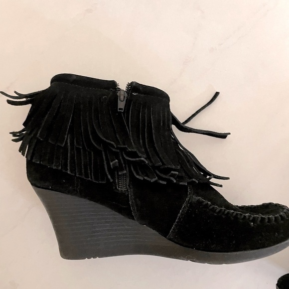 MINNETONKA MOCCASIN Wedge Fringe Ankle Boot - Picture 7 of 15